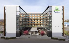 Holiday Inn Express Zuerich Airport By Ihg